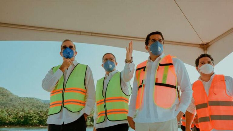 Presidente Luis Abinader y Director Ejecutivo de Autoridad Portuaria Jean Luis Rodríguez buscan reactivar Puerto de Arroyo Barril tras años sin operaciones