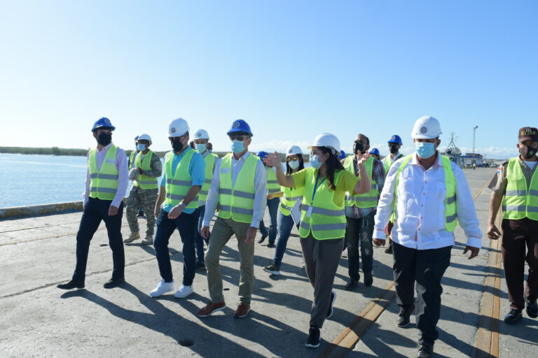 Embajador de Francia en RD visita Puerto Manzanillo, destaca su potencial económico para el desarrollo de la región.