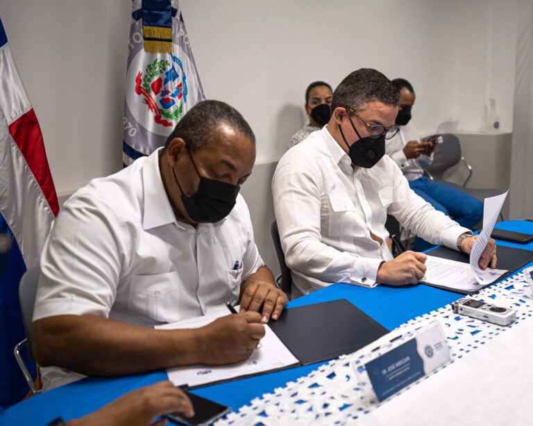 Autoridad Portuaria y  Ayuntamiento de Santo Domingo Oeste unen esfuerzos para garantizar limpieza en el corredor logístico del puerto.