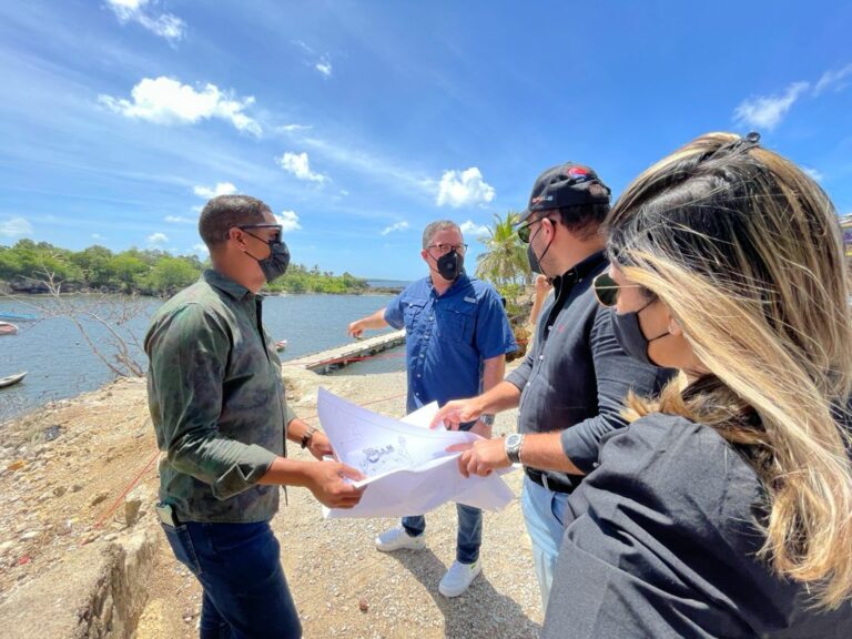 Director de Autoridad Portuaria visita comunidad pesquera de Boca de Yuma; Asegura muelle pesquero será motor para impulsar economía de esta zona