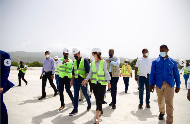 Vicepresidenta Raquel Peña visita puerto de Barahona junto al director de Autoridad Portuaria; destaca su potencial para el desarrollo de la región Sur.