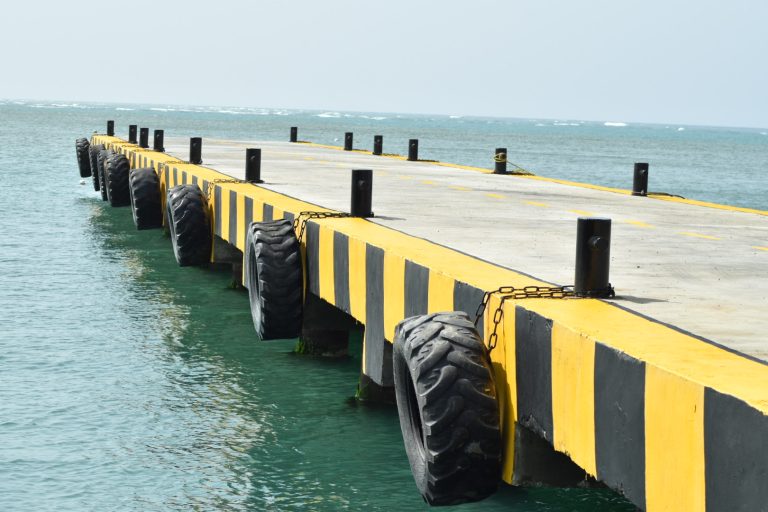 Presidente Luis Abinader inaugura espigón para pescadores en puerto de Puerto Plata