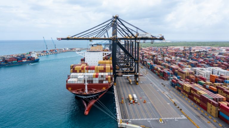 Llegada de buque de 15,000 TEUS a terminal portuaria de DP World evidencia el incremento de la competitividad de República Dominicana