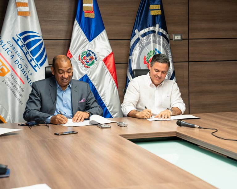 Ministerio de Obras Públicas y Autoridad Portuaria firman acuerdo para ejecución de obras en Puerto de Manzanillo