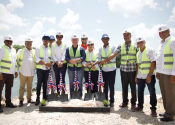 Director Autoridad Portuaria da primer picazo para construcción de muelle pesquero en de Boca de Yuma; Asegura obra impulsará economía de esa zona.