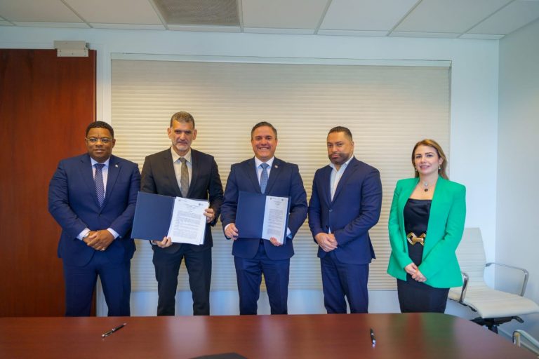 APORDOM FIRMA ACUERDO INTERNACIONAL DE PUERTOS HERMANOS CON CURAÇAO PORTH AUTHORITY