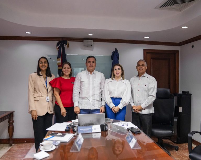 Apordom y Universidad Marítima de Panamá acuerdan programas de formación académica