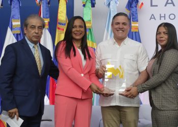 Jean Luis Rodríguez Jiménez recibe reconocimiento como Líder Latinoamericano por su Servicio Público y Político