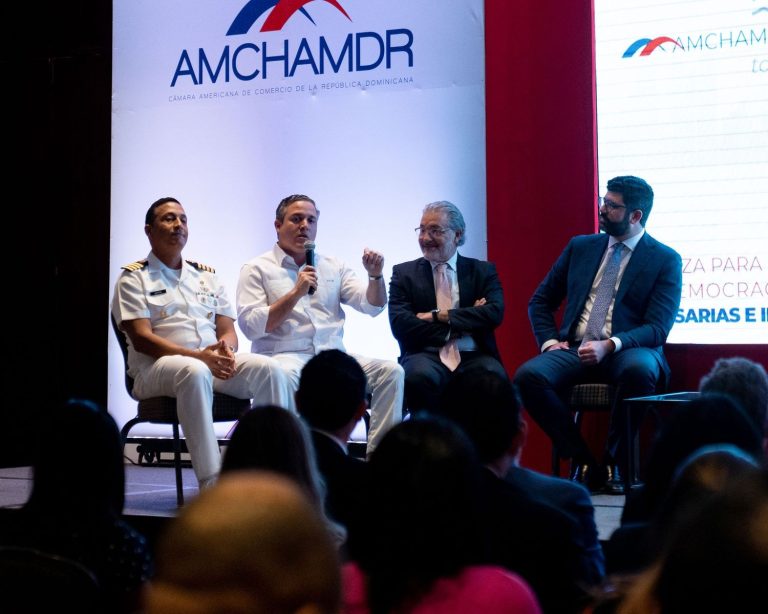 Director ejecutivo de APORDOM participa en foro de alianza para el desarrollo en democracia