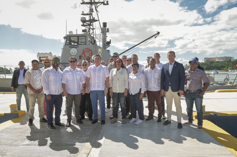 <strong>Director APORDOM deja en funcionamiento muelle público de Samaná</strong>
