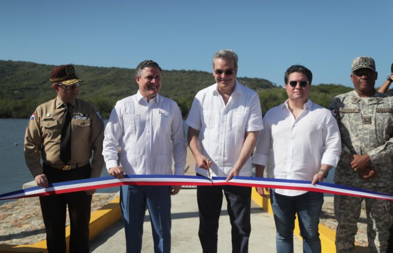 Presidente Luis Abinader inaugura muelle de pescadores y de veleros en Bahía de Luperón en Puerto Plata; Se anuncia entrega de 14 muelles en el 2023