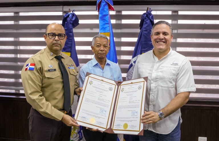 APORDOM y CESEP recertifican fondeadero de Cayo Levantado