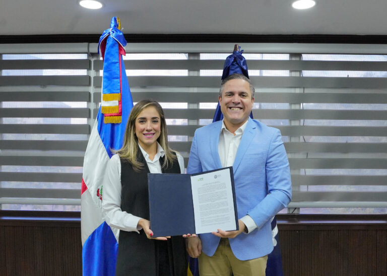 APORDOM y Fundación Yo También Puedo firman acuerdo de inclusión laboral para personas con discapacidad