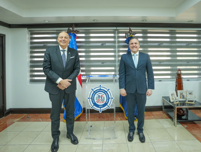 Director de APORDOM recibe visita de miembro organización internacional en hidrografía