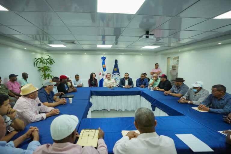 Apordom inicia entrega de bonos navideños a más de 37 mil trabajadores portuarios en todo el país