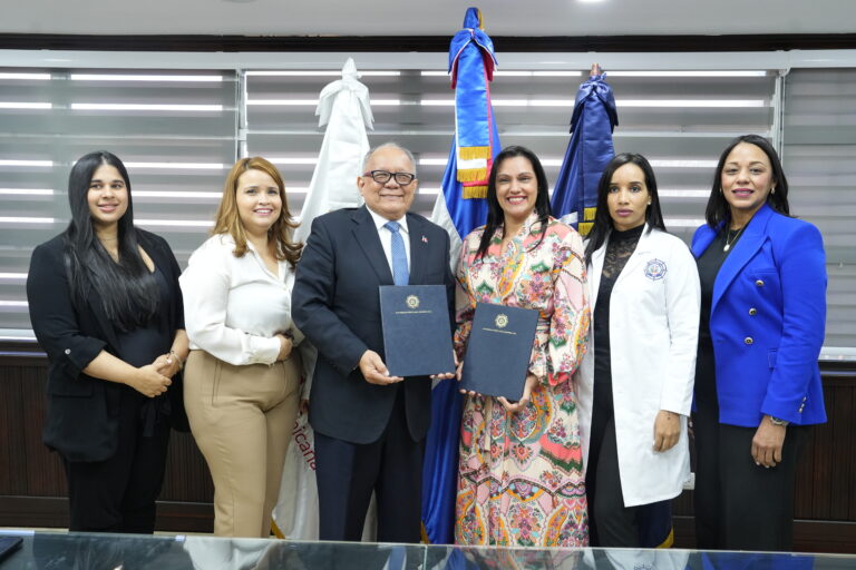 Autoridad Portuaria Dominicana y el Hemocentro Nacional firman acuerdo para promover la donación de sangre