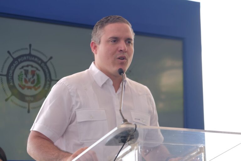 Autoridad Portuaria Dominicana supervisa muelles y puertos por fuertes oleajes de hasta 6 pies