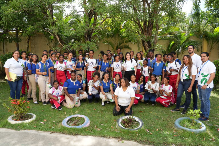 Autoridad Portuaria Dominicana imparte charla por el día del reciclaje