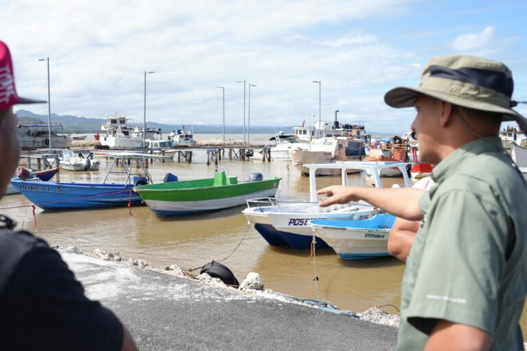 APORDOM responde de inmediato reparando muelle turístico y pesquero de Río San Juan tras fenómeno atmosférico