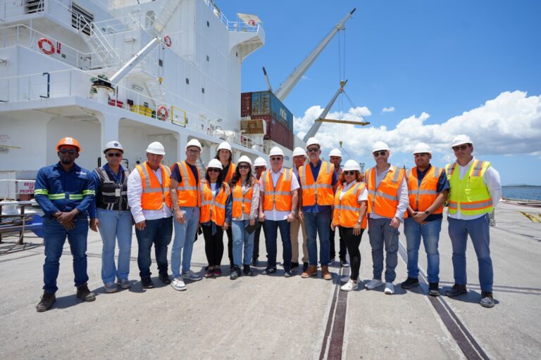 MEPyD junto a APORDOM y MOPC muestran el desarrollo del Puerto de Manzanillo a periodistas locales y extranjeros