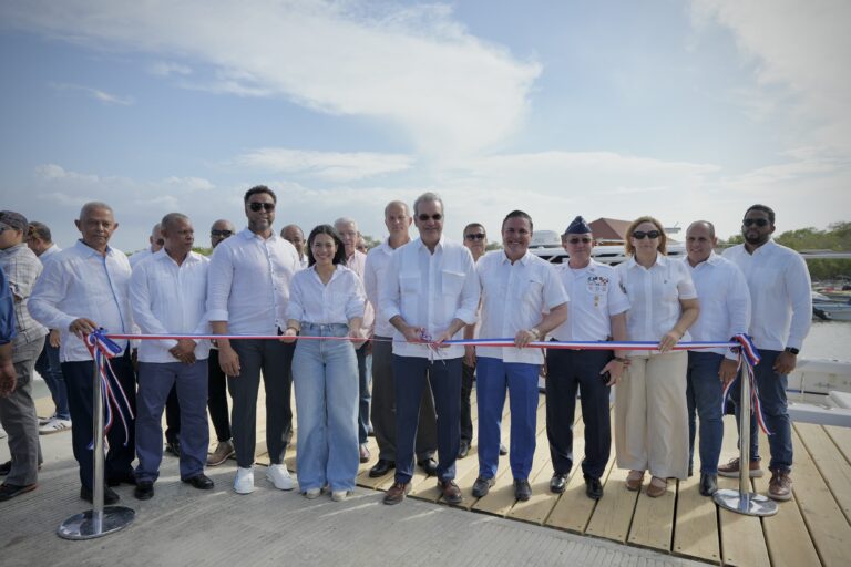 Caño del Yuti en Montecristi recibe moderno muelle turístico y pesquero; Presidente Luis Abinader y Jean Luis Rodríguez encabezan acto