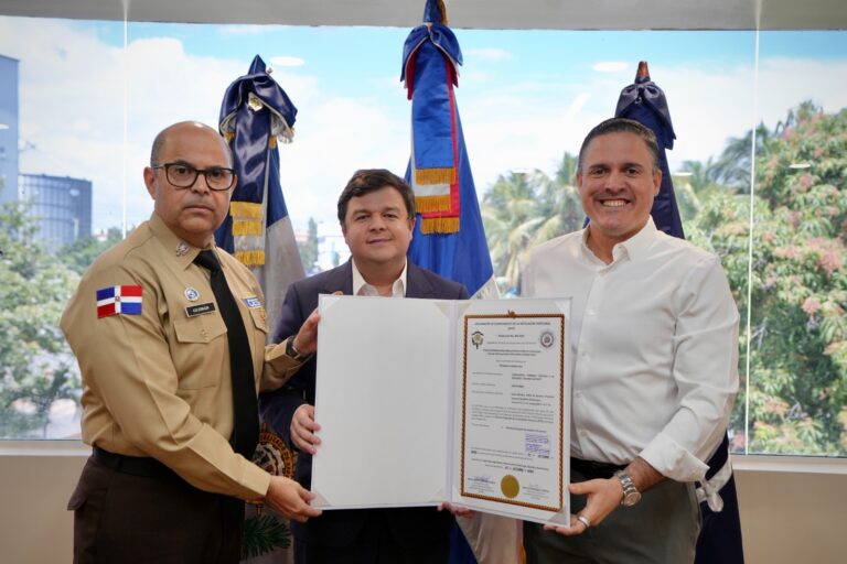 APORDOM y CESEP entregan certificación PBIP a terminal turística y de cruceros Samaná Bayport