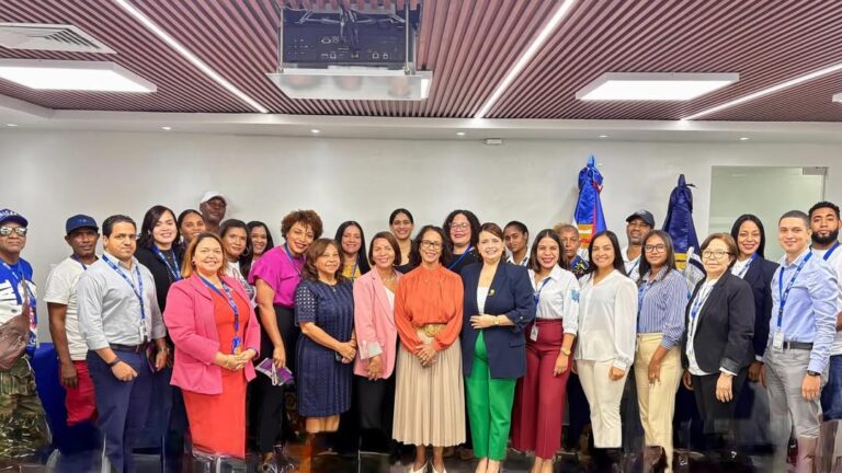 APORDOM Y CEDI-Mujer realizan charla sobre prevención de la violencia