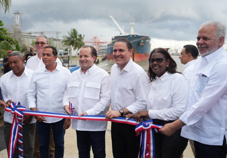 Paliza y Jean Luis Rodríguez inauguran muelle pesquero de Haina; suman 19 entregados por APORDOM