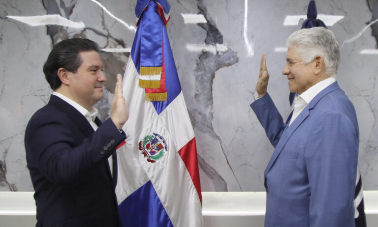Alejandro Campos es juramentado por Eduardo Estrella como Director Ejecutivo de Portuaria