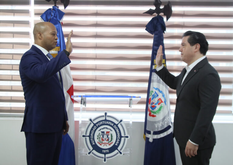 Raymond Familia es juramentado por Alejandro Campos como Subdirector Ejecutivo de la Autoridad Portuaria